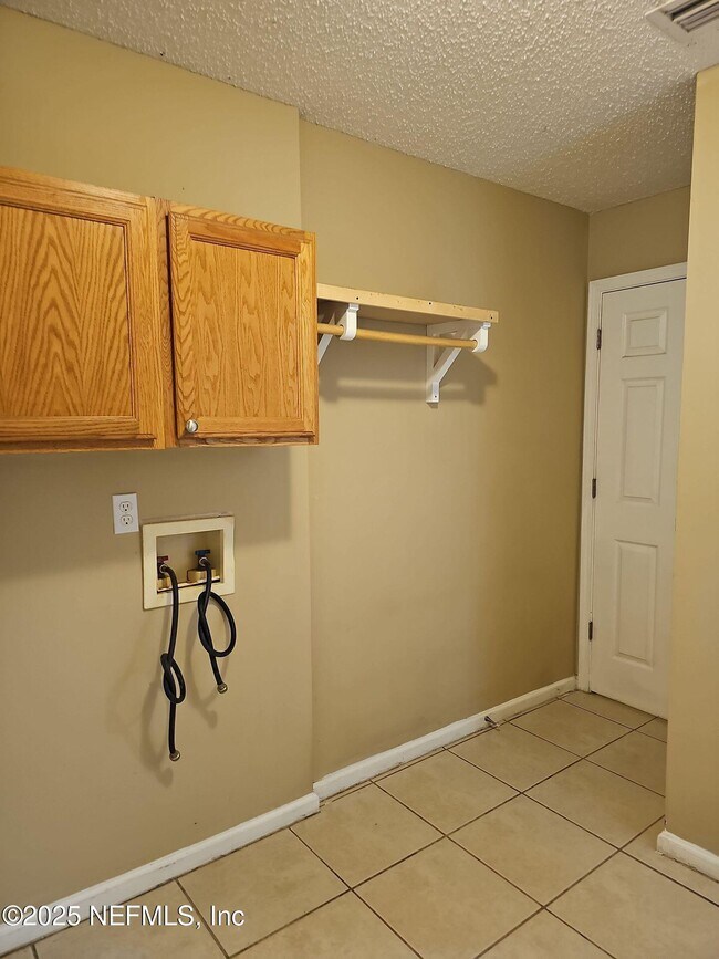 Building Photo - 1971 Belhaven Dr