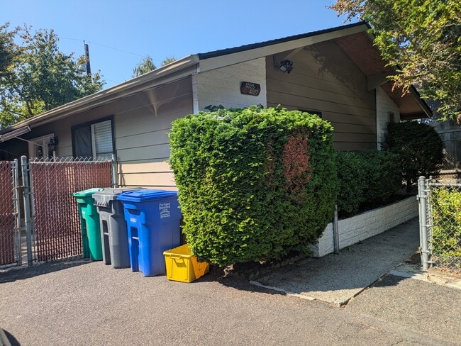 Building Photo - 4525 SE 30th Ave