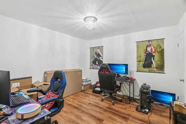 Building Photo - 5801 Thunderbird St