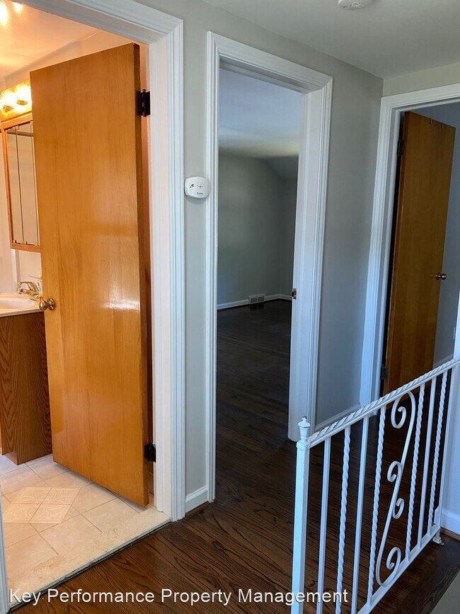 Building Photo - 3 br, 1 bath House - 35 Aragon Ave