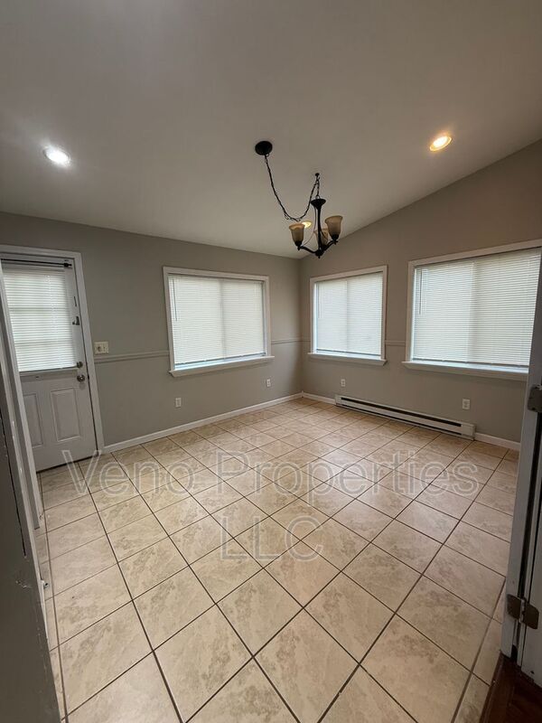 Building Photo - 5 Lansing Rd