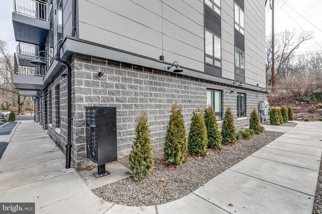 Building Photo - 1952 Bryn Mawr Ave