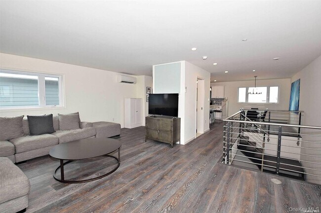 Building Photo - 31 Florida St