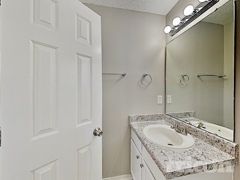 Building Photo - 3032 Buttonwood Ln