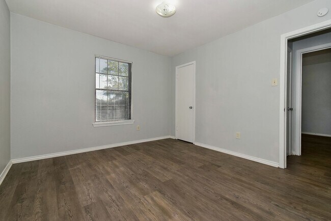 Building Photo - PEPERPORT.3913-3915