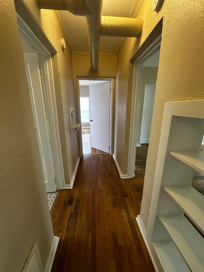 Building Photo - Fagelman Properties #6 (3821 Maplewood Ave)