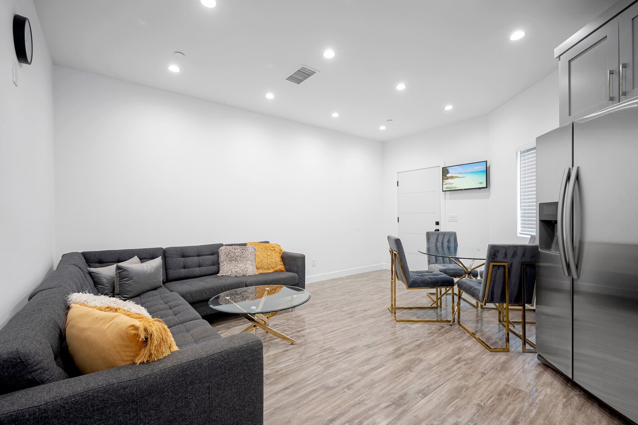 Building Photo - 13313 Wixom St