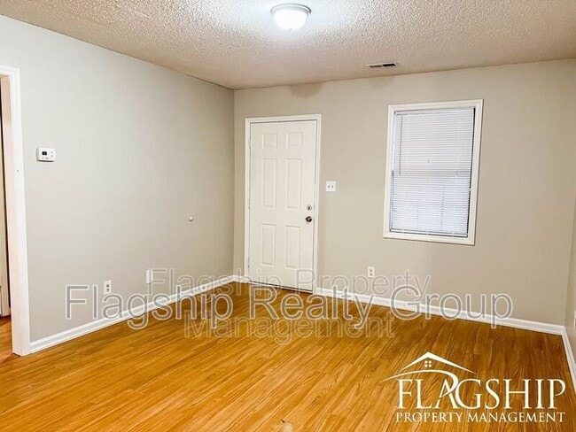 Building Photo - 209 Connie Cir