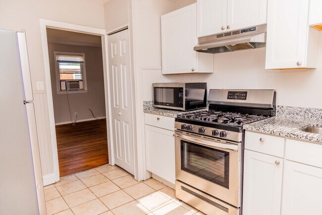 Building Photo - 1903 Grayland Ave