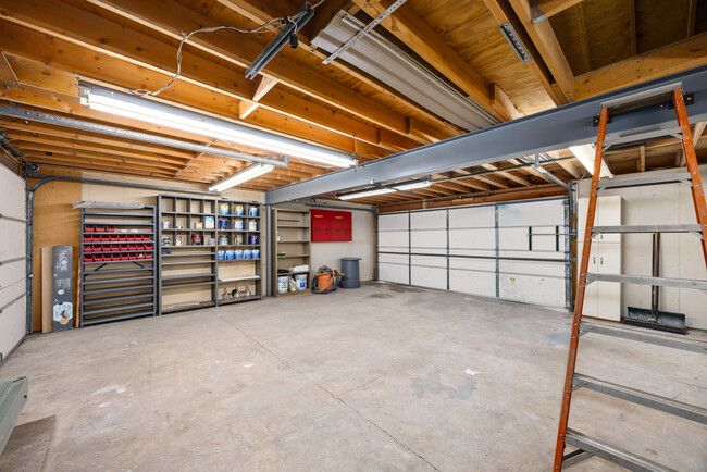 Building Photo - 5632 S Natoma Ave