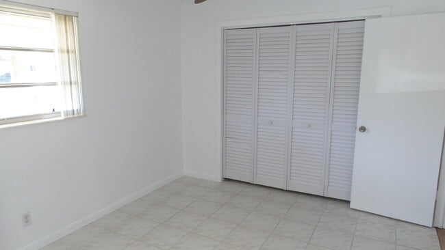 Building Photo - 9459 SW 51st Ct