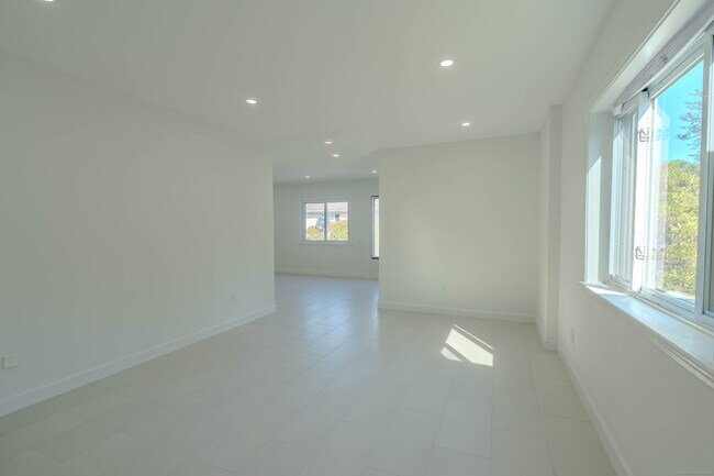 Building Photo - 56 Leonard St