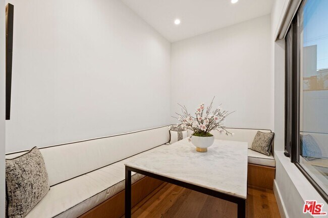 Building Photo - 521 N Formosa Ave