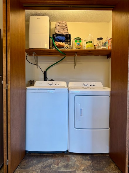 Building Photo - 27 N Hillside Rd