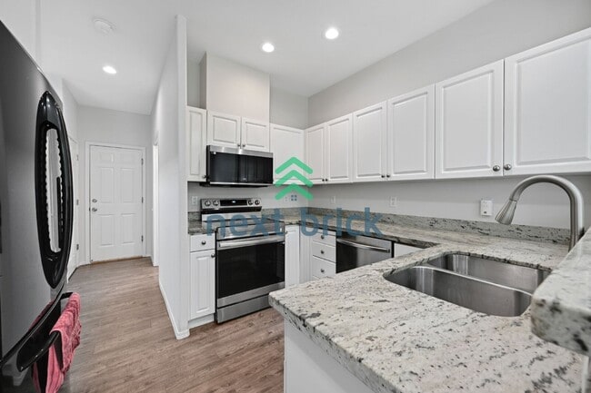 Building Photo - Charming 3-Bed with 2.5 Baths in Mountlake Terrace – Spacious 1561 Sq Ft Retreat!