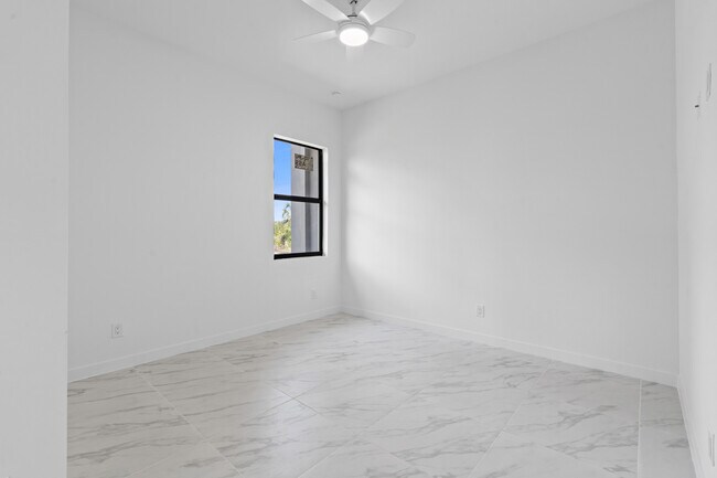Building Photo - 710 Eisenhower Blvd