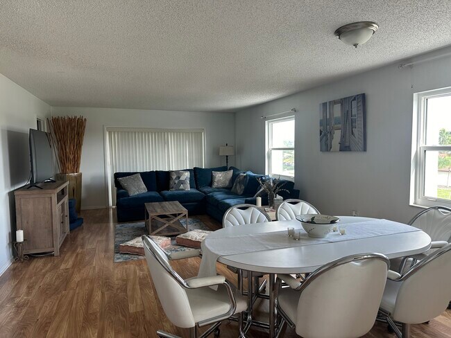 Living Room - 2936 Lake Shore Dr