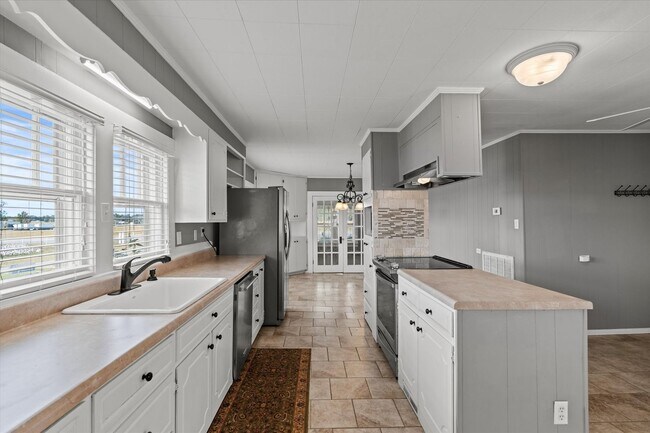 Building Photo - Charming Farmhouse on the West Side of Ath...