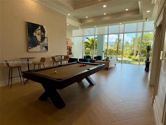 Building Photo - 16500 Collins Ave