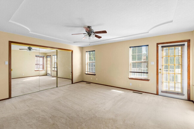 Building Photo - 9441 Allande Rd NE