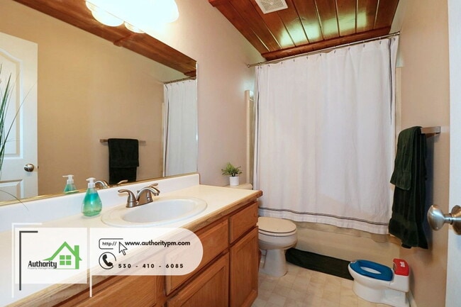 Building Photo - 1976 Chiella Ln