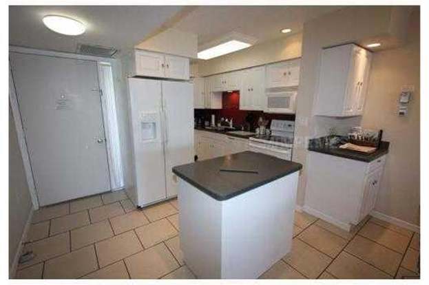Building Photo - 1500 Park Beach Cir