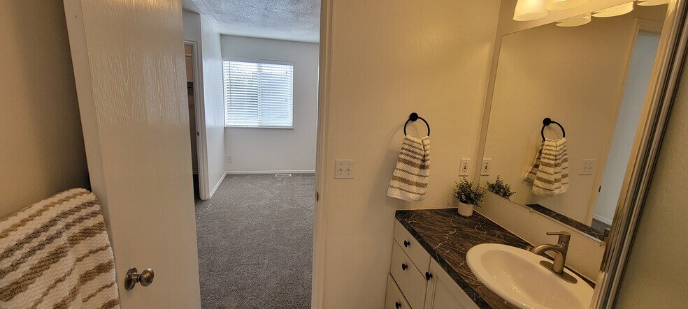 Building Photo - 545 W 600 N