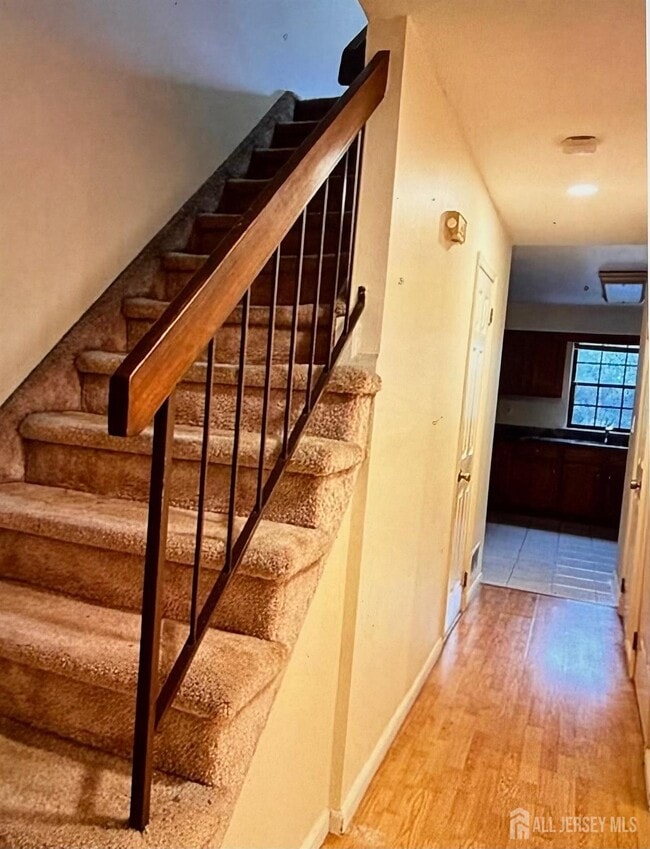 Building Photo - 2802 Deerfield Dr