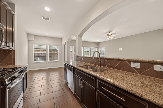 Building Photo - 8908 Clovermist Dr