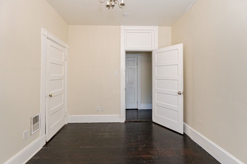 Building Photo - 10 Chilcott Pl