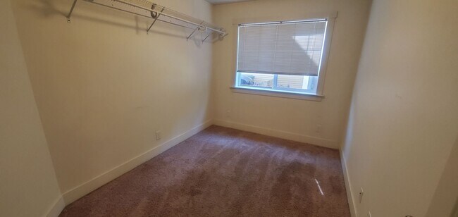 Building Photo - 3-Bedroom Duplex Just Blocks from WWU