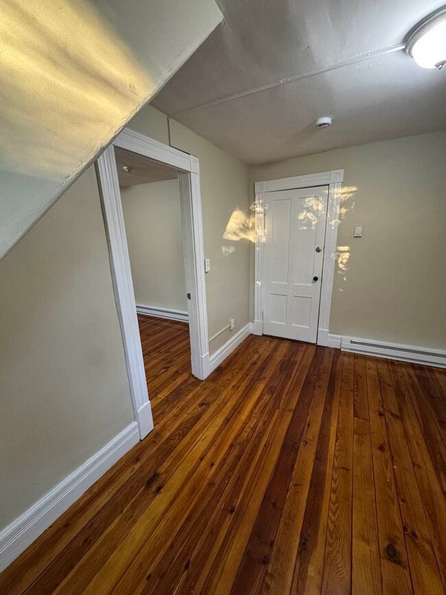 Building Photo - Charming 1-Bedroom Apartment in Russell, MA