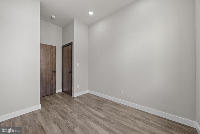 Building Photo - 405 N Simpson St