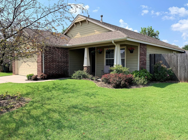 Primary Photo - Perfect Home In The Heart of Bixby!