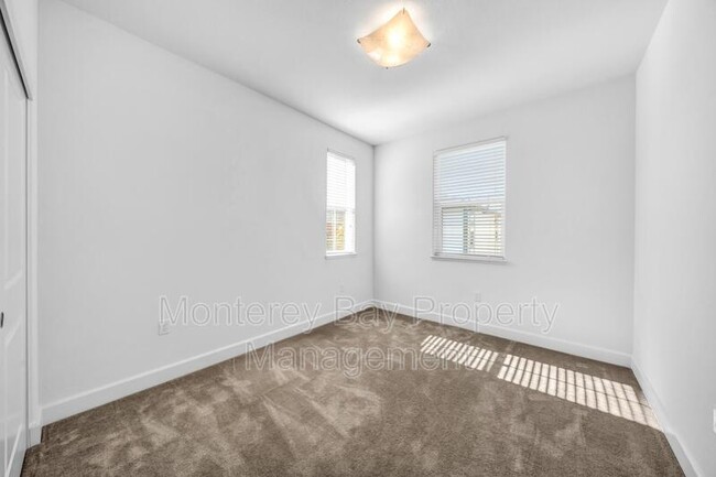 Building Photo - 3008 Lighthouse Ln