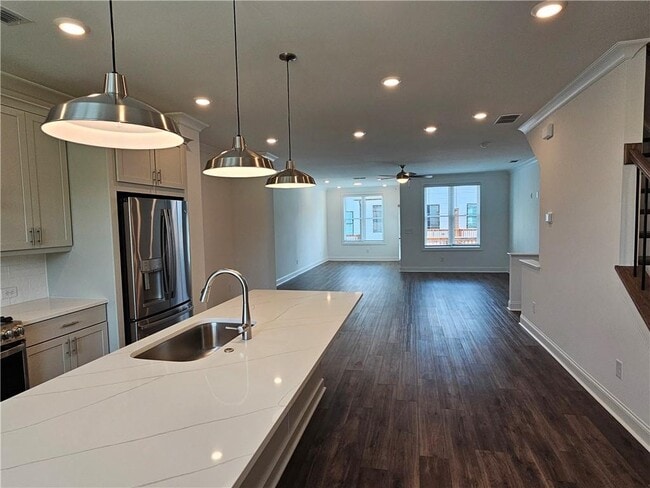 Building Photo - 502 Healy Dr