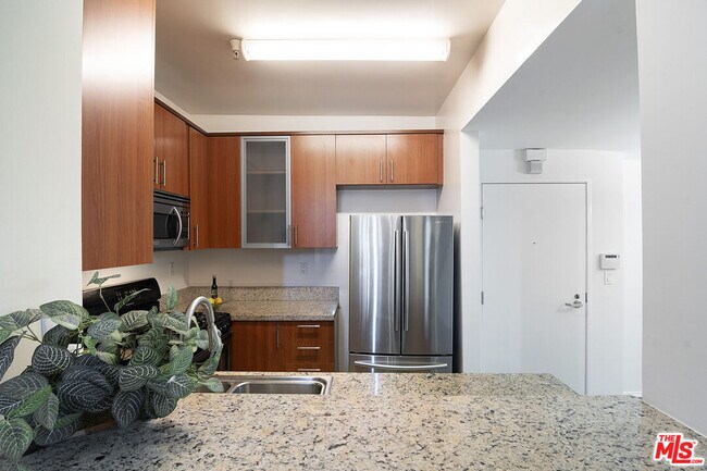 Building Photo - 620 S Gramercy Pl