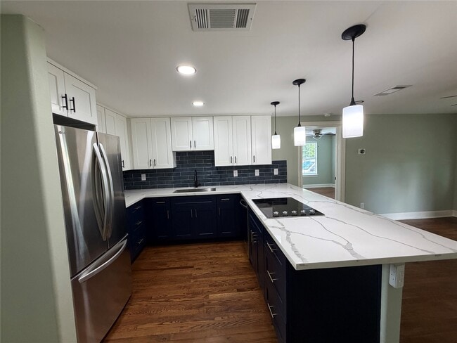 Building Photo - 8907 Meadow Vista Blvd