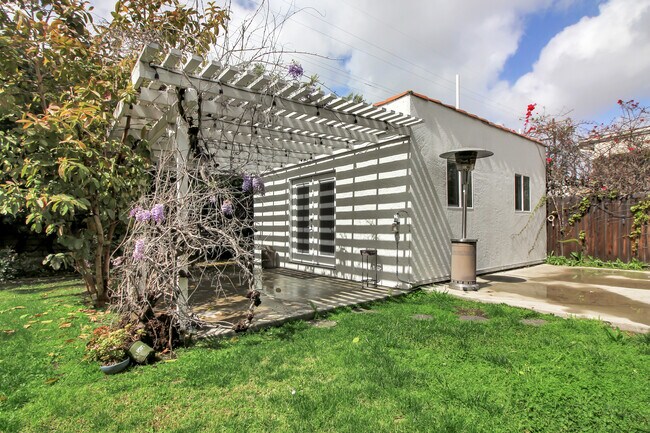 Building Photo - 123 N La Jolla Ave