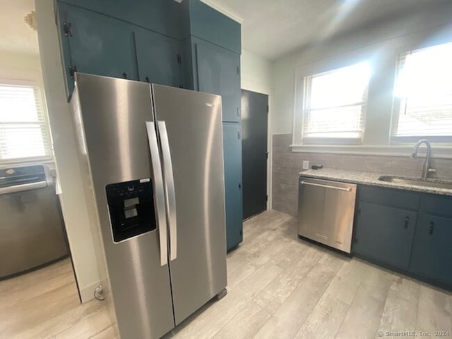 Building Photo - 279 Wakelee Ave