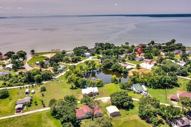 Building Photo - 20 Clearview