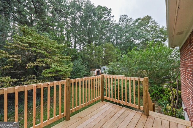 Building Photo - 464 Pinecrest Dr