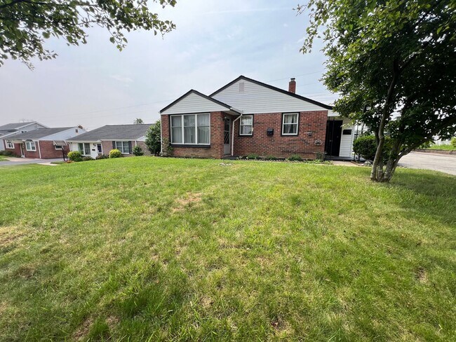 Building Photo - Stunning Single Family Home in King of Pru...