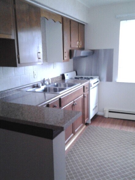 Building Photo - 4320 Webster Ave
