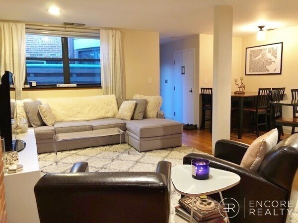 Building Photo - 103 Gainsborough St