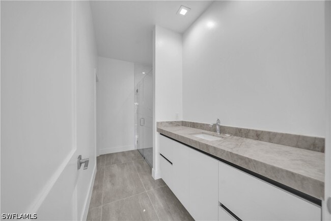 Building Photo - 1142 Dutchess St E