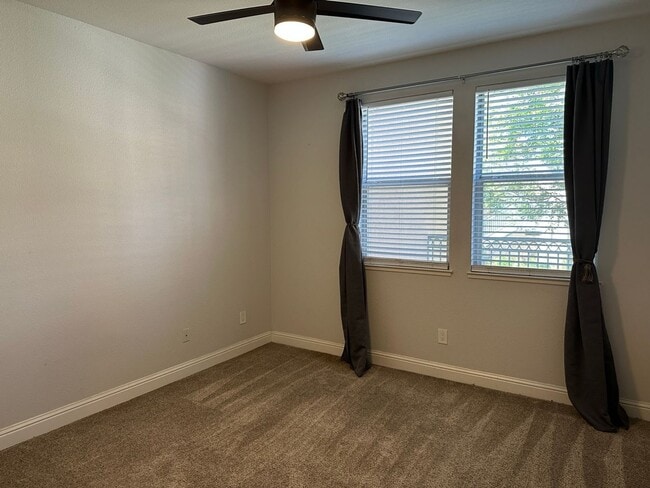 Building Photo - Remodeled and spacious 1 bedroom, 1 bathroom Condo in Downtown San Jose