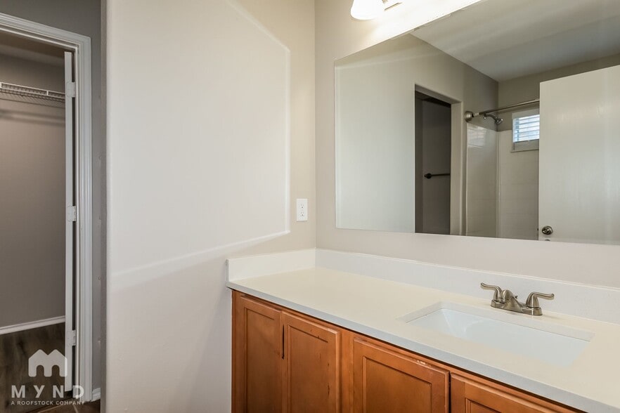 Building Photo - 33119 Cottonwood Bend