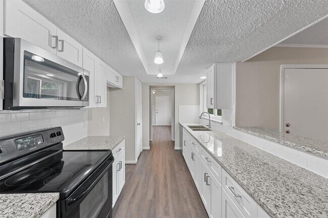Building Photo - 7103 Foxway Ln