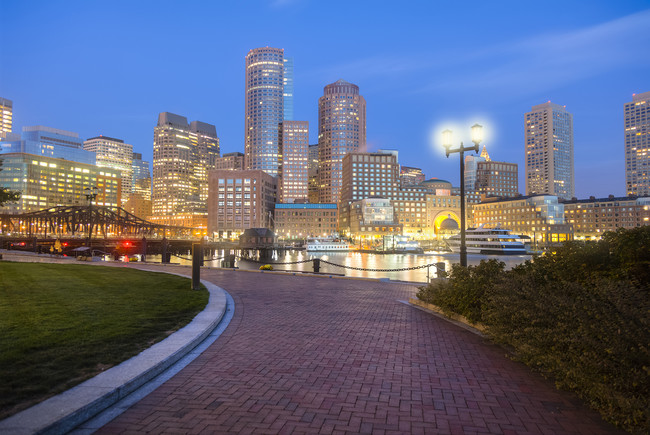 Minutes from the Harborwalk - Waterside Place by Windsor